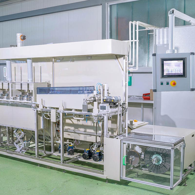 Bandanlage zum Elektropolieren in separaten Anlagezonen