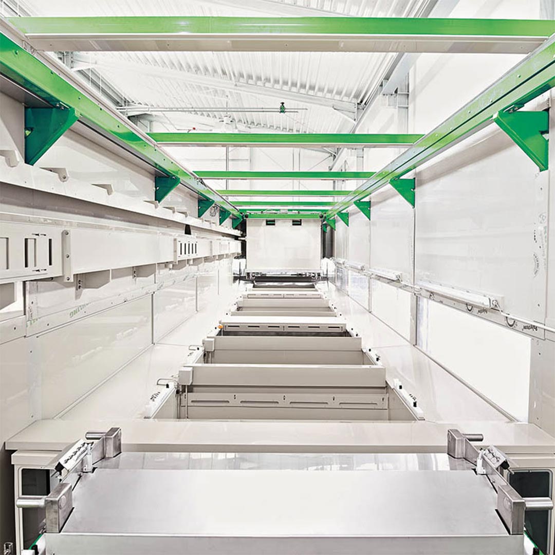 Beizanlage für dekorative Fahrzeugkomponenten aus Aluminium