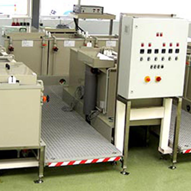 Flexible Eloxal-Handanlage zum Anodisieren und Färben bzw. Chromatieren von Zerspanungsteilen aus Aluminium