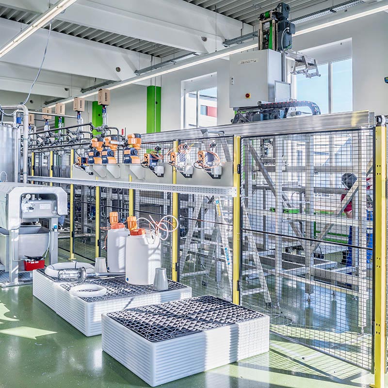 Entfettung der gesamten Oberfläche und Bildung einer feinkörnigen homogenen Manganphosphatschicht an den Funktionsflächen der behandelten Teile