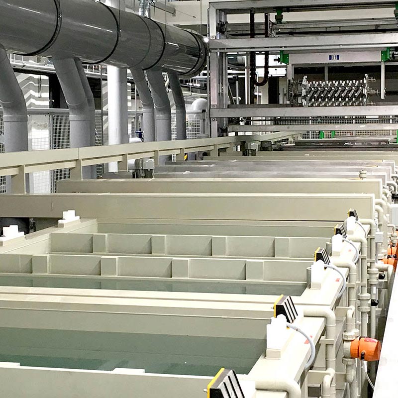 Vollautomatische Bestückung und Entladung, Beölen, Phosphatieren, Entfetten und Beizen von Fahrzeug-Funktionsteilen aus Stahl