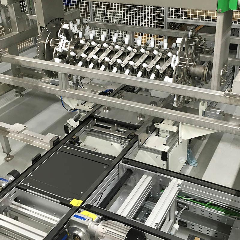 Vollautomatische Bestückung und Entladung, Beölen, Phosphatieren, Entfetten und Beizen von Fahrzeug-Funktionsteilen aus Stahl