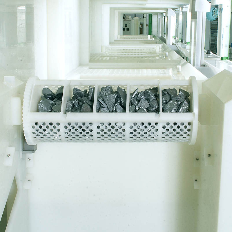 Polybruch-Ätzanlage mit rotierenden Spezialtrommeln