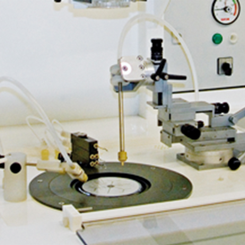 Glätten und Reinigen der Silizium-Wafer-Kanten