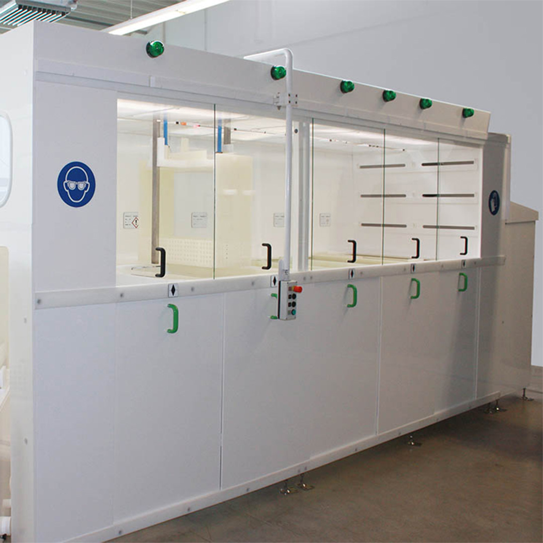 Semi-automatische Anlage zum nasschemischen Reinigen und Trocknen großer Siliziumstücke