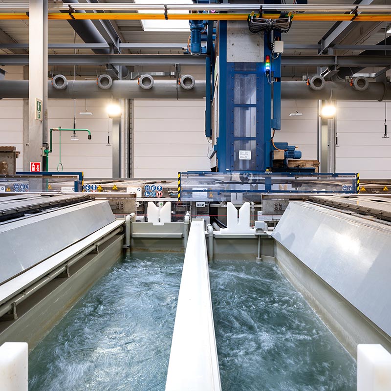 hochkorrosionsbeständige Beschichtung von Metallteilen mittels Zink‑ und Zink‑Nickel‑Elektrolyte