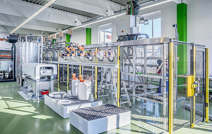 Entfettung der gesamten Oberfläche und Bildung einer feinkörnigen homogenen Manganphosphatschicht an den Funktionsflächen der behandelten Teile