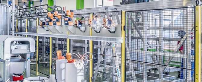 Entfettung der gesamten Oberfläche und Bildung einer feinkörnigen homogenen Manganphosphatschicht an den Funktionsflächen der behandelten Teile