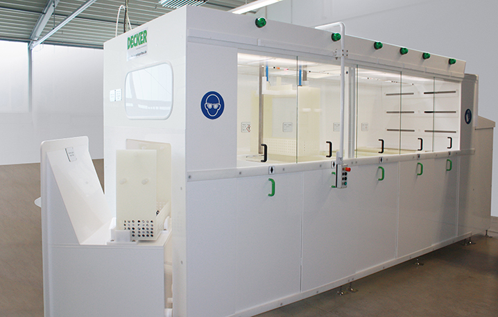 Semi-automatische Anlage zum nasschemischen Reinigen und Trocknen großer Siliziumstücke